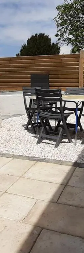 Gîte 35m2 - 2pers - Plus Lit d'appoint - Draps et serviettes optionnels non prévu dans le prix affiché，位于Saint-Laurent-de-la-Prée的酒店