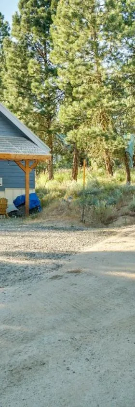 Cascade Cabin Hideaway with Views, half Mi to Lake，位于卡斯凯德的酒店
