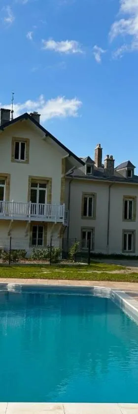 Château Viéndal proche Vittel et Contrexéville，位于Vaudoncourt的酒店