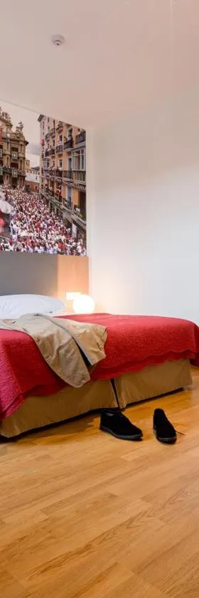 IRAIPE Pamplona Hostal Auto Check-in，位于潘普洛纳的酒店