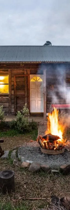 Luxury Cabin Bawley Ridge Farm, dog friendly，位于Termeil的酒店