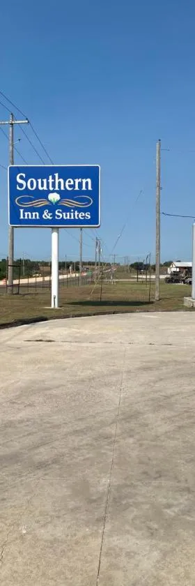 Southern Inns And Suites now offering RV Spaces for rent，位于Yorktown的酒店