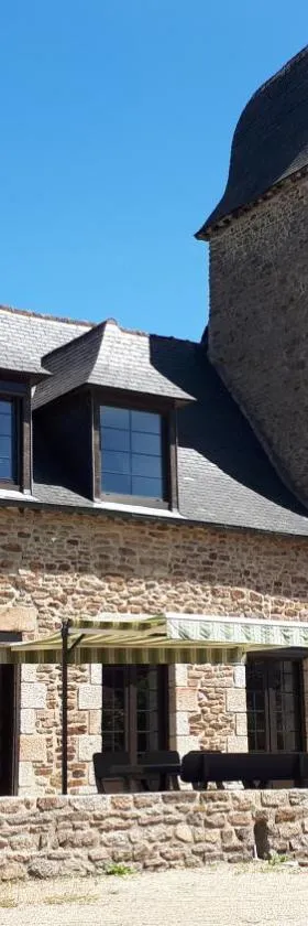 Petit Manoir Proche Dinan - Chambre d'hôtes，位于Lanvallay的酒店