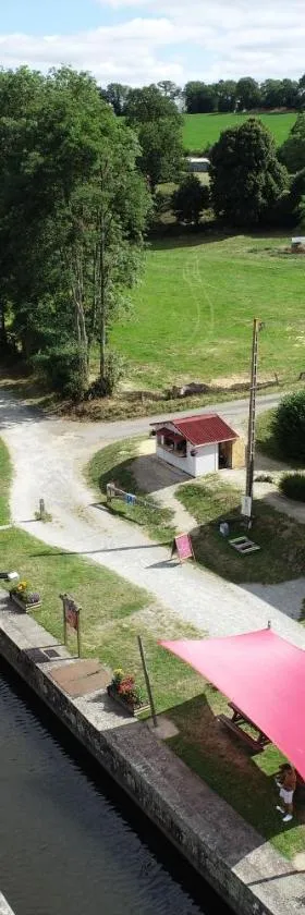 Ecluse Le Port, étape vélofrancette，位于Sacé的酒店