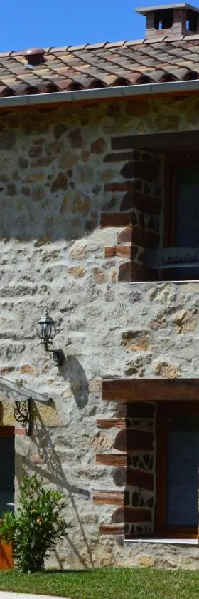 Domaine des Terres du Milieu / Gîte de cul de sac，位于Châteldon的酒店