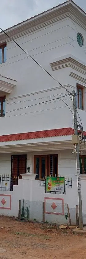 Shri Sai Baba Homestay - EB Colony - Trichy，位于蒂鲁奇奇拉帕利的酒店