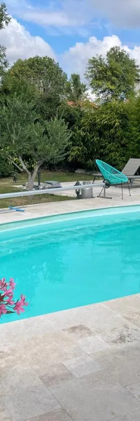Villa poétique proche de Lyon，位于Saint-Marcel-en-Dombes的酒店