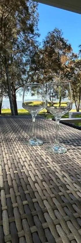 Absolutely Lakeside House, quiet and peace，位于Killarney Vale的酒店
