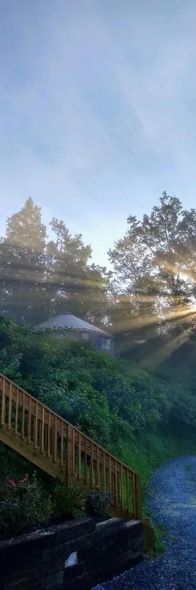 Fontana @ Sky Ridge Yurts，位于布赖森城的酒店