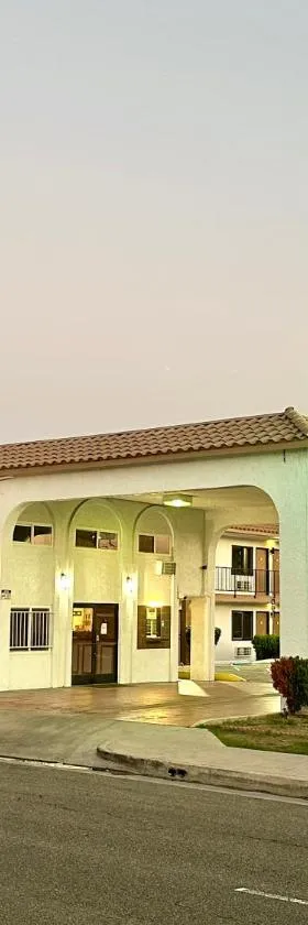 Casa Blanca Express & Suites Cypress Buena Park - Anaheim Area，位于赛普里斯的酒店