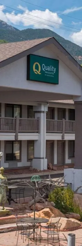Quality Inn & Suites Manitou Springs at Pikes Peak，位于马尼温泉的酒店