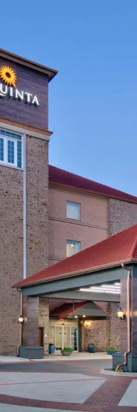 La Quinta Inn & Suites by Wyndham South Dallas - Hutchins，位于Hutchins的酒店