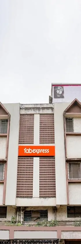 FabExpress Sai Lodging - Nashik Railway Station，位于纳西克的酒店