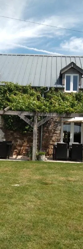 La Grange，位于Saint-Calais-du-Désert的酒店