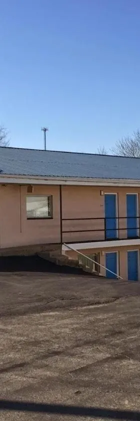 Budget Inn Motel，位于Bourbon的酒店