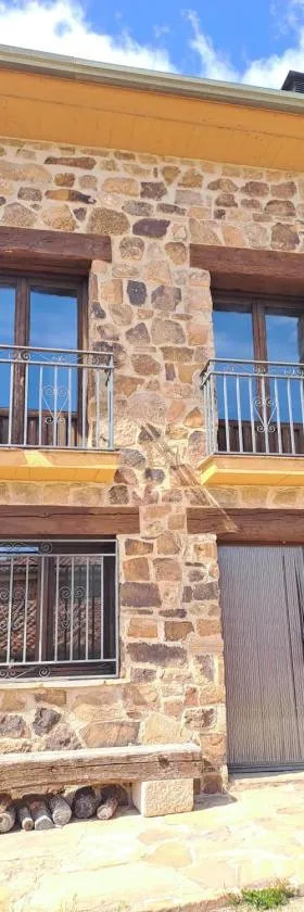 La Fragua I y II，位于Rebollar的酒店