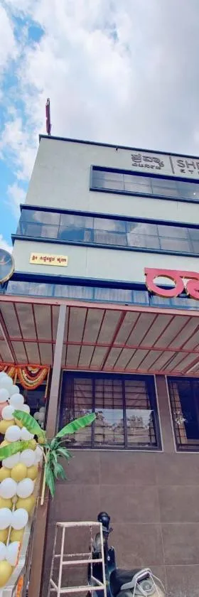 Hotel Royal Inn Lodge Dharwad，位于达尔瓦德的酒店