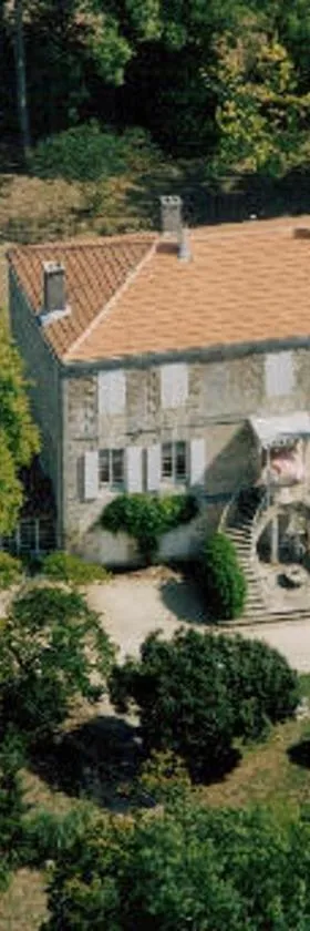 玛诺尔安吉酒店，位于Blanzay-sur-Boutonne的酒店