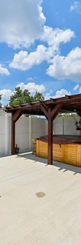 Paradise in Brandon with luxurious 6 person Spa，位于布兰登的酒店