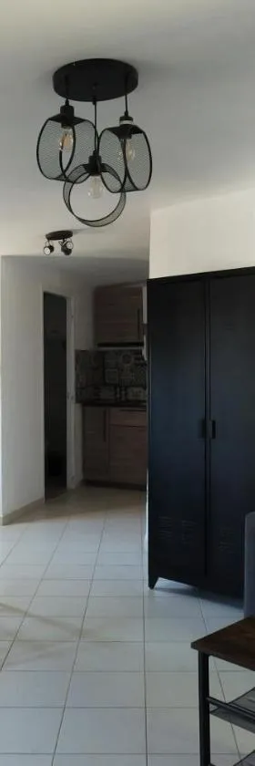 Appartement centre-ville --- Pierrelatte，位于皮耶尔拉特的酒店