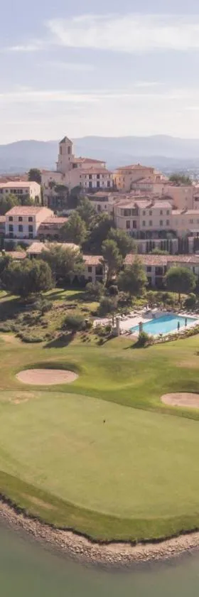 Village Pierre & Vacances Pont Royal en Provence，位于马莱莫尔的酒店
