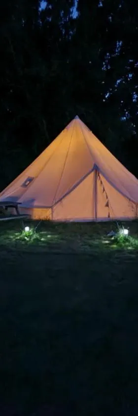 Glamping in style Bell tent，位于Ifield的酒店