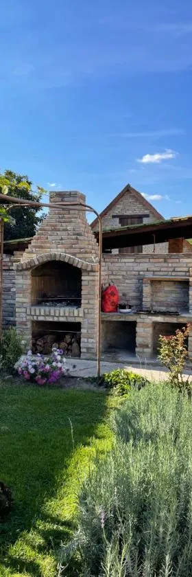 Kuća na selu “ANNA”，位于Feketić的酒店