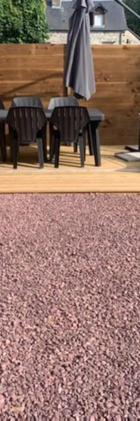 La maison Fuchsia，位于克莱西的酒店