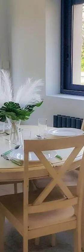 Le Petit Castel, Portes de Lyon，位于Chazay-dʼAzergues的酒店