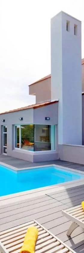 Villa Jure with heated pool, great garden, quiet location，位于Župa的酒店
