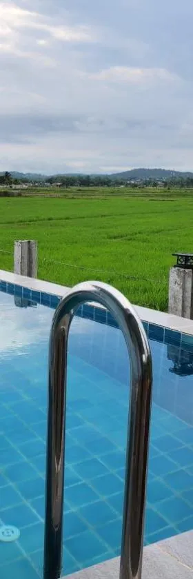 บ้านกลางนาพูลวิลล่า，位于南府的酒店