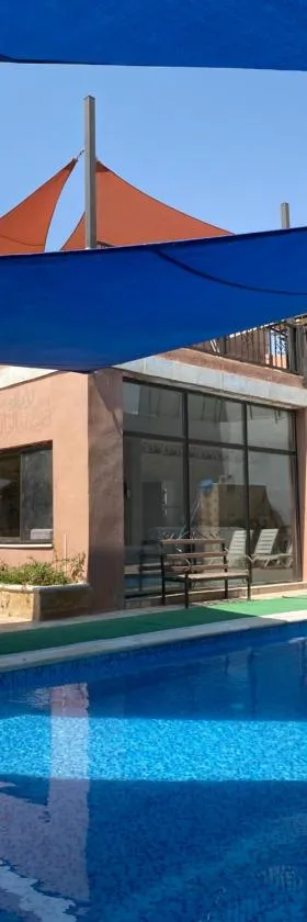 Jar AlQamar Chalet -شاليه جار القمر，位于杰拉什的酒店
