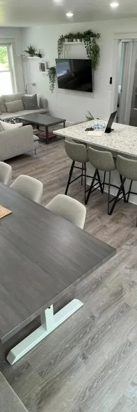 Gardner Lake 2 Queen/1King/2 Bath/Laundry- Private，位于Salem的酒店