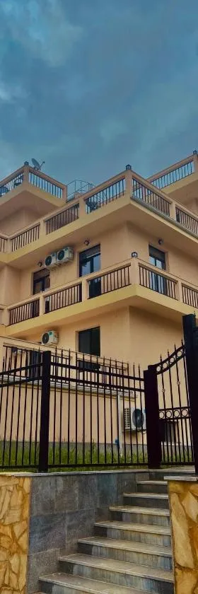 Khidikari Hotel，位于安布罗劳里的酒店