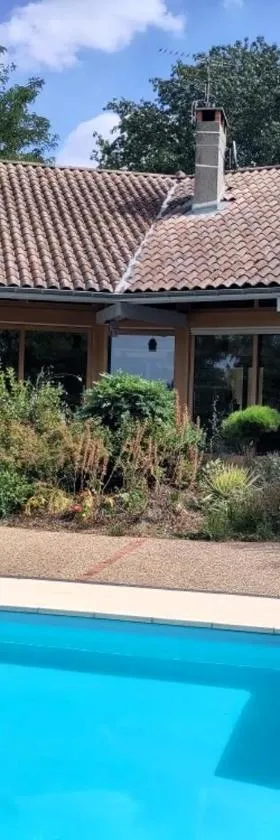 B&B chez Frédérique et Norbert，位于Mogneneins的酒店