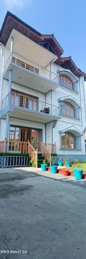 Moonshine Home stay，位于斯利那加的酒店