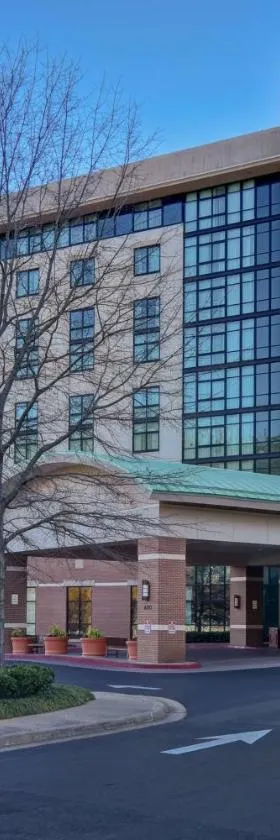 Embassy Suites by Hilton at Hot Springs Convention Center，位于温泉城的酒店