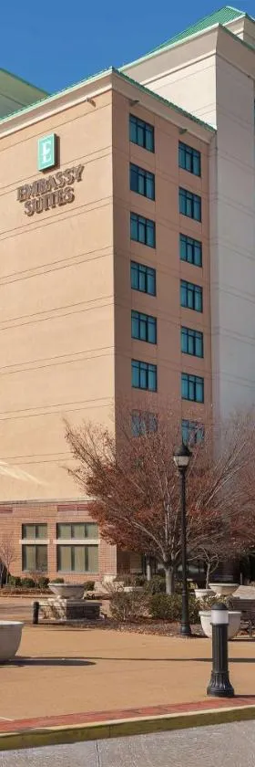 Embassy Suites by Hilton Saint Louis Saint Charles，位于圣查尔斯的酒店