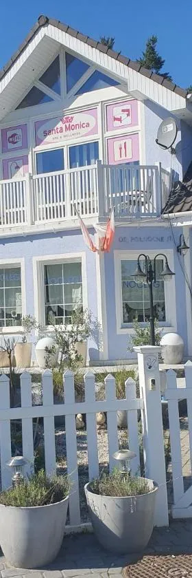 Agroturystyka santa monica，位于莫什奇恩的酒店
