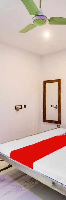 Hotel O Mango Leaf Hotel & Restaurant，位于Baharampur的酒店
