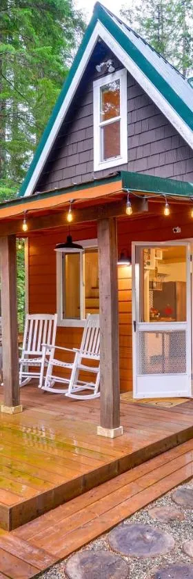 Adorable A-Frame Cabin, Steps to Lake Cushman!，位于Hoodsport的酒店