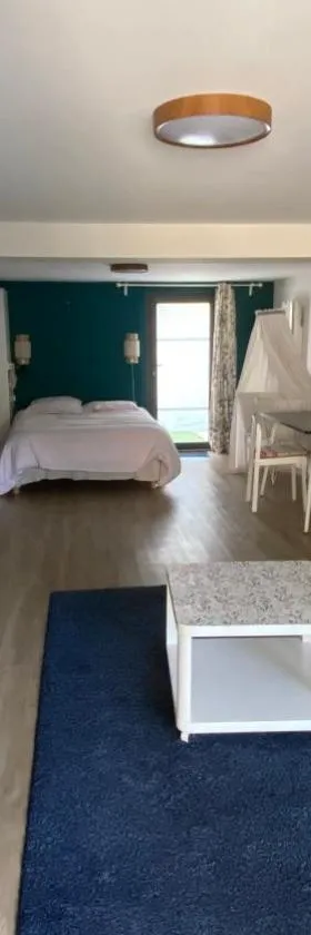 30mn de Paris st lazare en train, studio 42 m2，位于Verneuil-sur-Seine的酒店