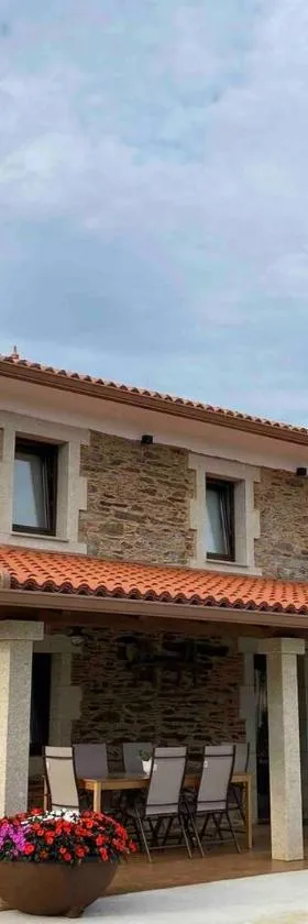 Casa Fontes Rosas，位于Touro的酒店