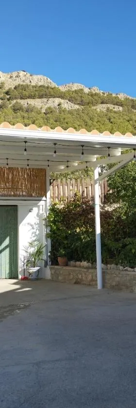 Alojamiento rural casa cueva abuelo Miguel，位于Pegalajar的酒店