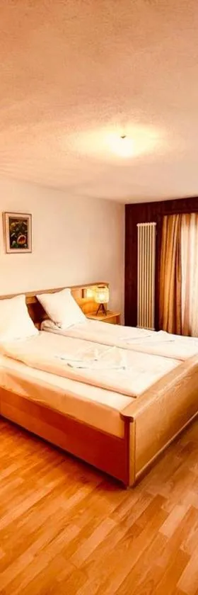 Apartment with balcony and Panoramic Views of Alps，位于克洛斯特斯瑟纽斯的酒店