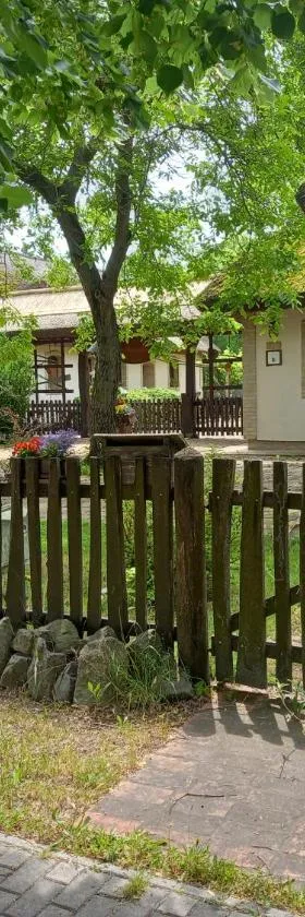 Hajóskert Vendégház，位于Gönyů的酒店