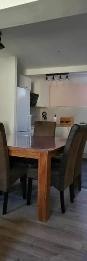 appartement duplex，位于Beaune-la-Rolande的酒店