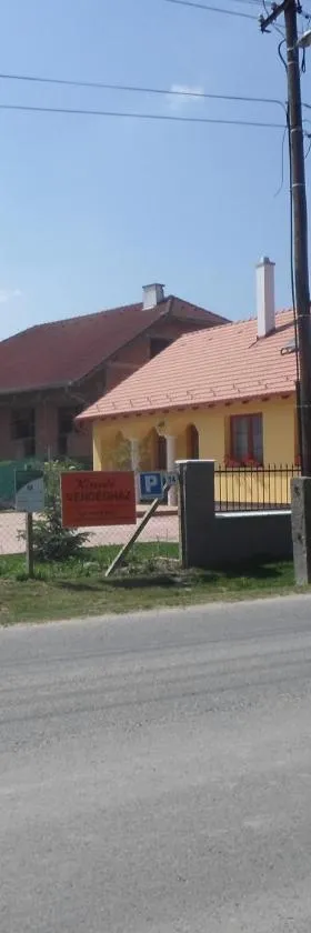 Kiserdő Vendégház，位于Rajka的酒店