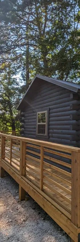 Cabin #6 with hot tub deck and sunset view at Loblolly Pines，位于尤里卡斯普林斯的酒店