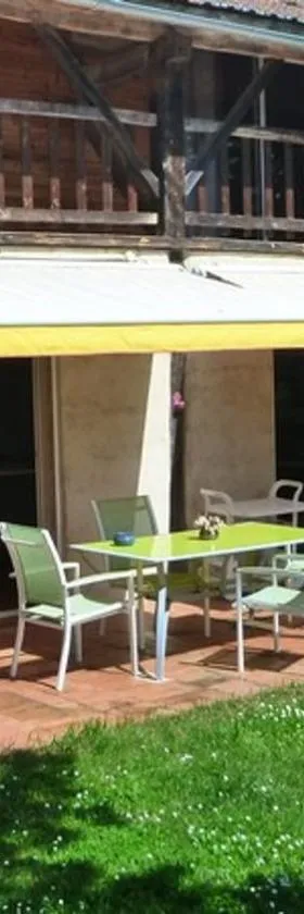 Les Houradets，位于Monbardon的酒店
